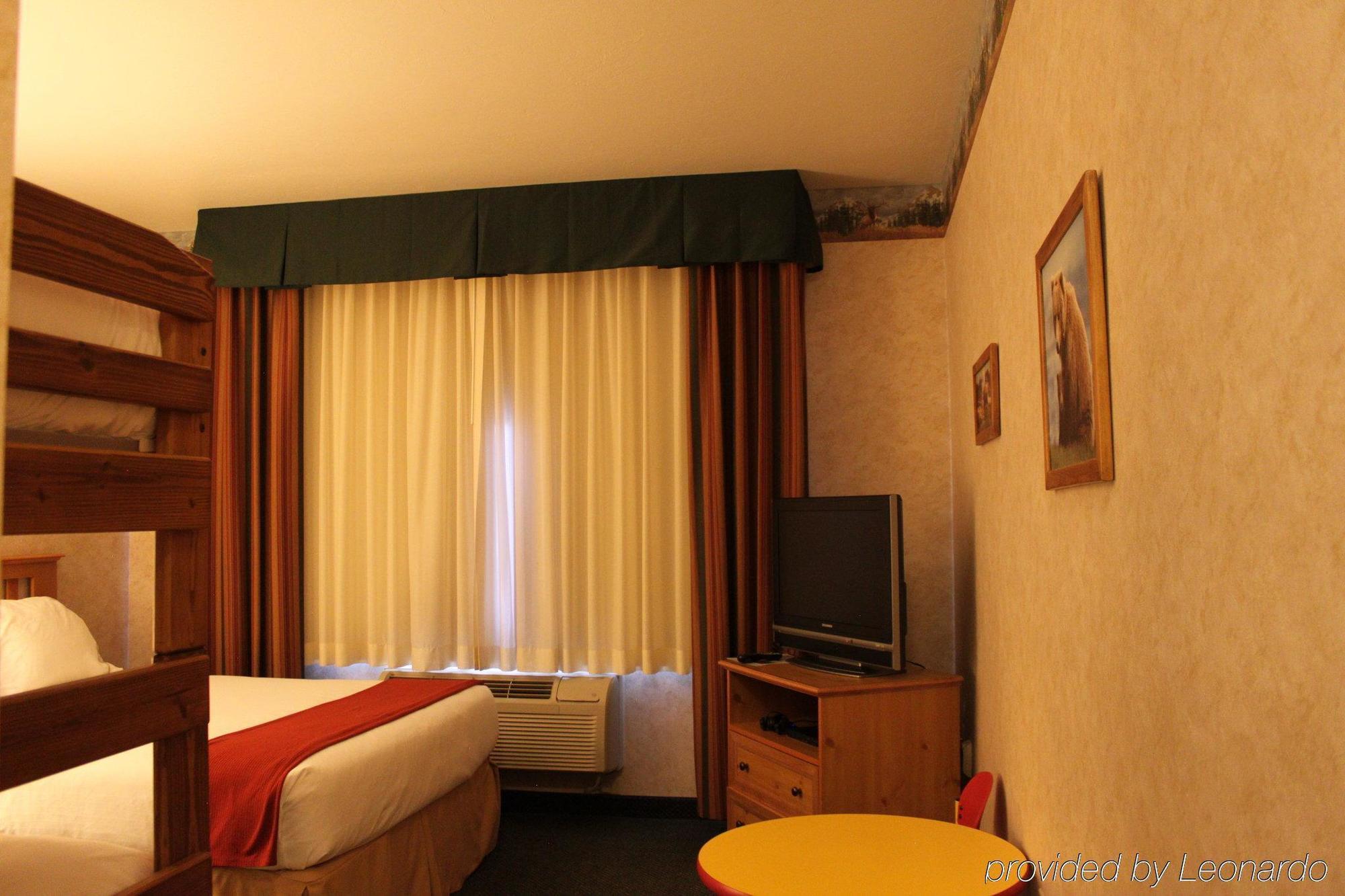 Holiday Inn Express Hotel & Suites Raton By Ihg Ngoại thất bức ảnh