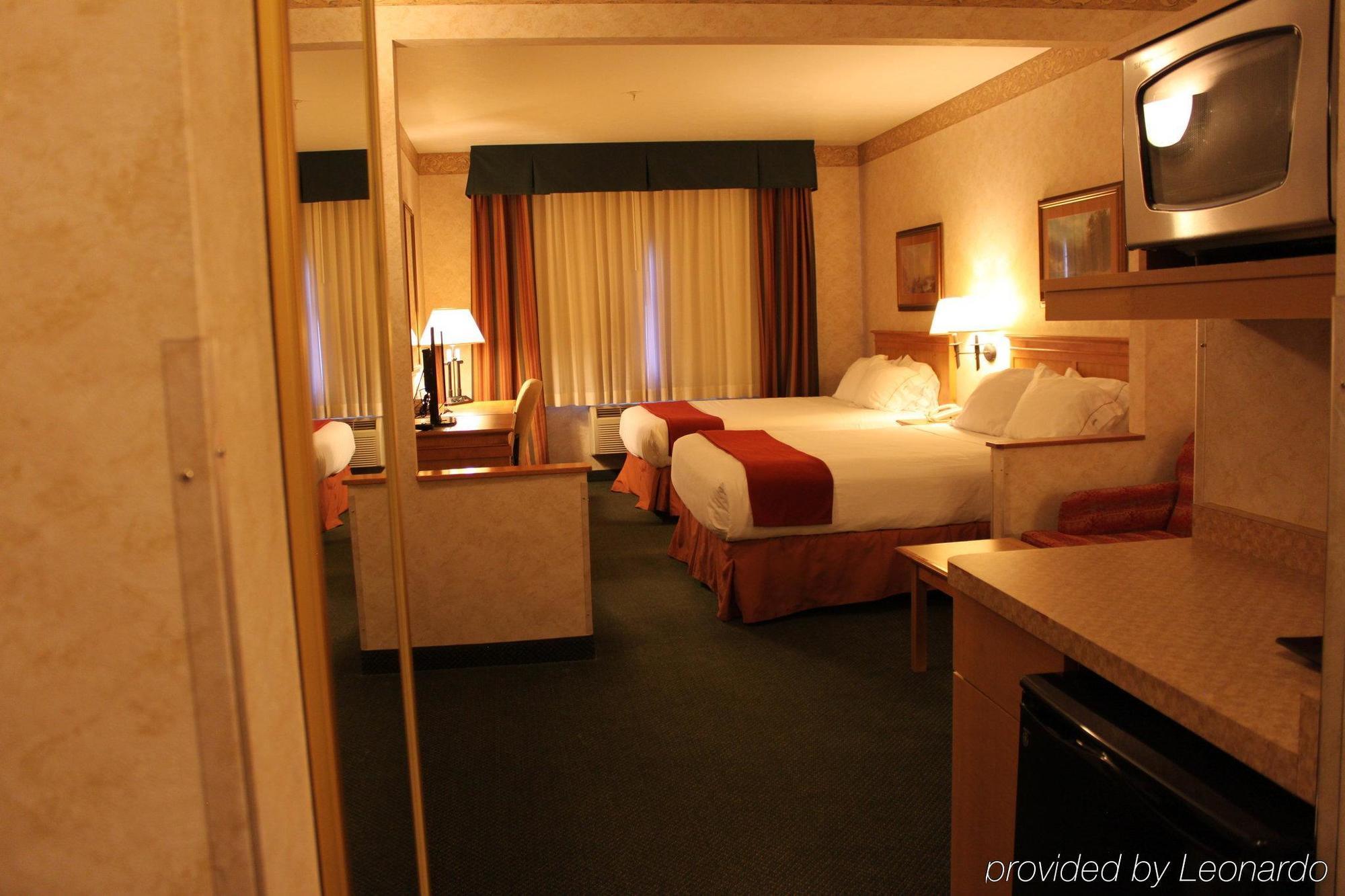 Holiday Inn Express Hotel & Suites Raton By Ihg Ngoại thất bức ảnh