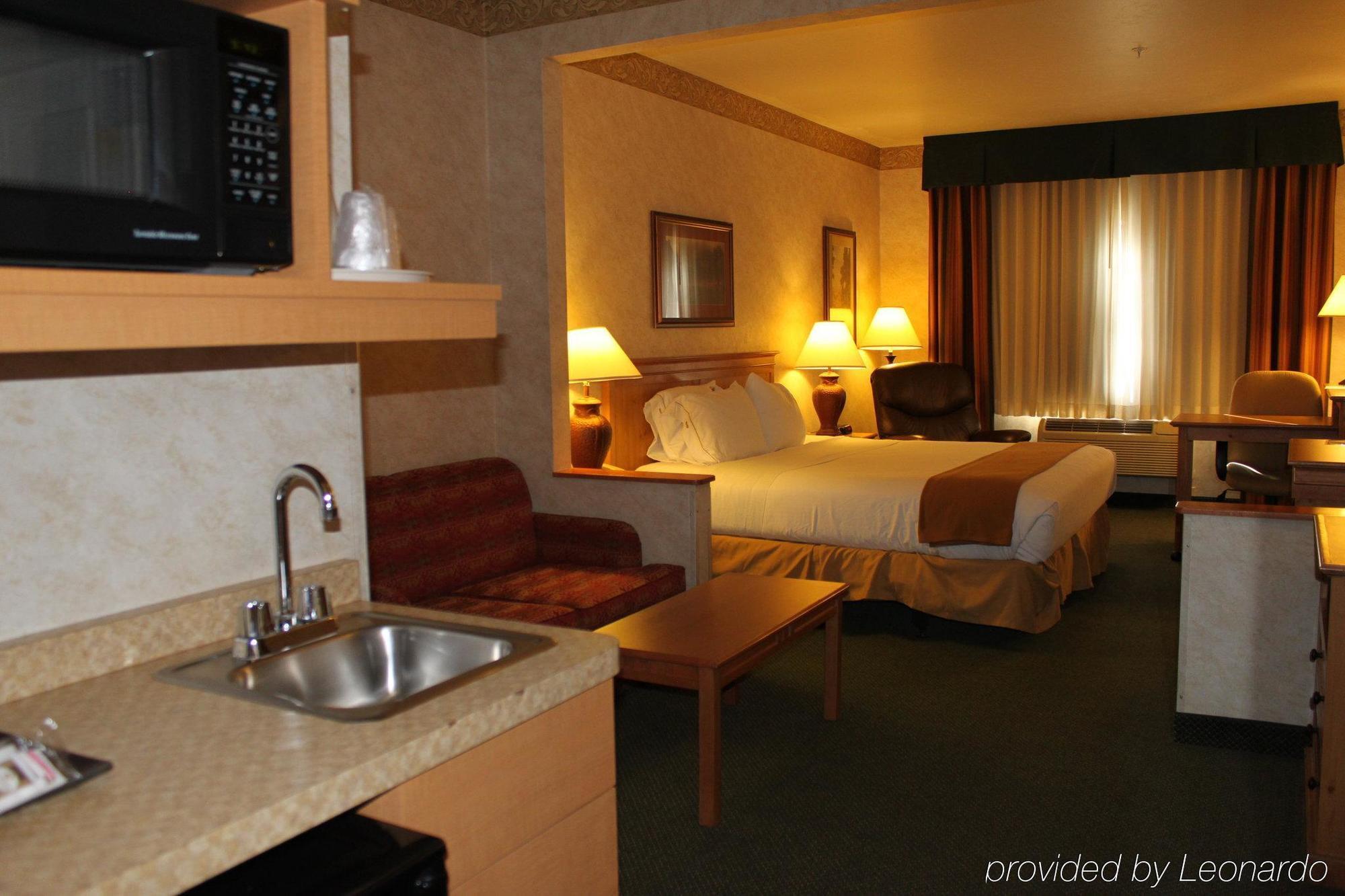 Holiday Inn Express Hotel & Suites Raton By Ihg Ngoại thất bức ảnh