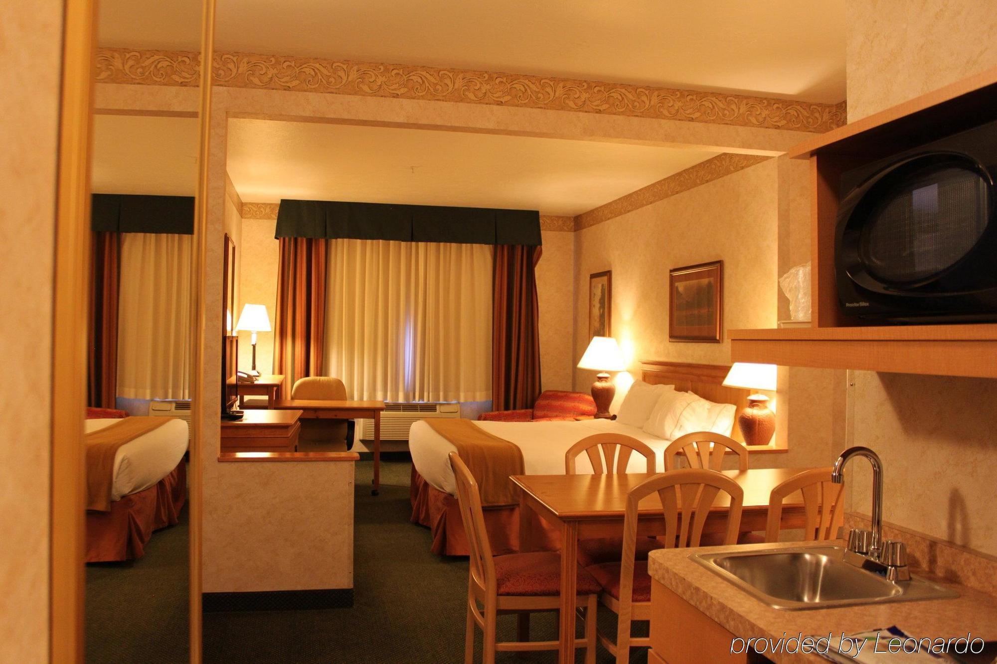 Holiday Inn Express Hotel & Suites Raton By Ihg Ngoại thất bức ảnh