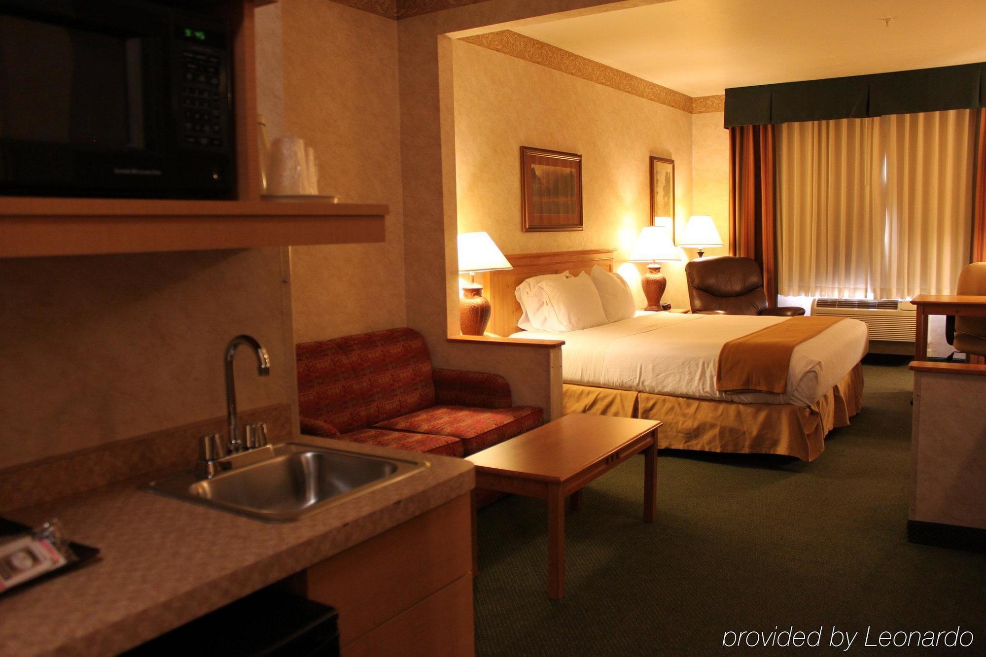 Holiday Inn Express Hotel & Suites Raton By Ihg Ngoại thất bức ảnh