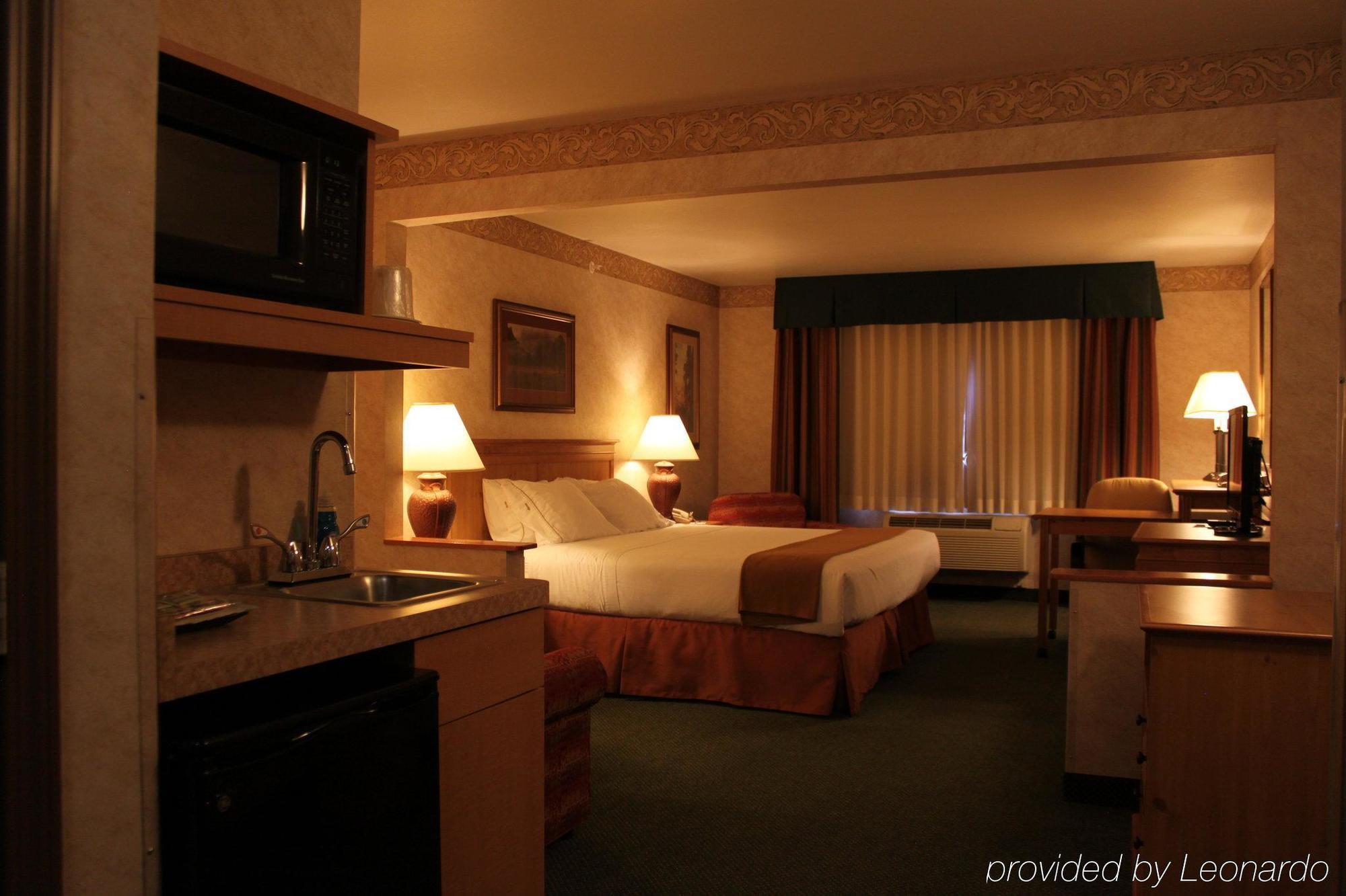 Holiday Inn Express Hotel & Suites Raton By Ihg Ngoại thất bức ảnh