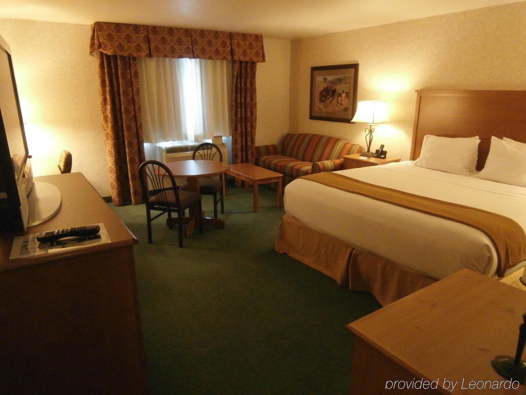Holiday Inn Express Hotel & Suites Raton By Ihg Ngoại thất bức ảnh